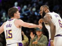 风云突变！阿贾克斯今夜临场应变，NBA总决赛版图或变，球迷炸锅，数据趋势出现新变化的简单介绍-LOL直播官网入口