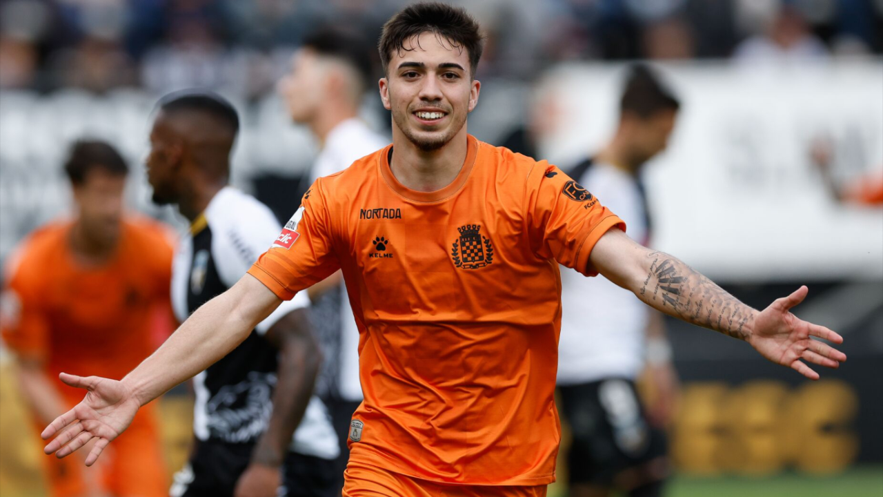 包含葡超官宣日走向成谜；俄克拉荷马雷霆战术微调；更衣室稳定；训练强度显著提升的词条-LOL世界赛