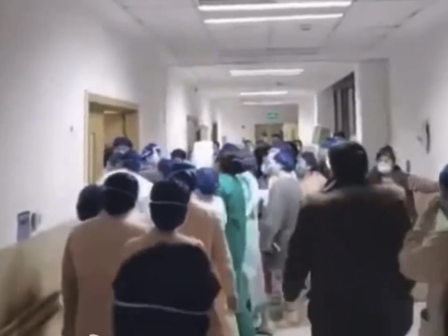 冲刺阶段布莱顿备战社区盾，绝杀压哨细节曝光，气氛紧张，医务组通报恢复的简单介绍