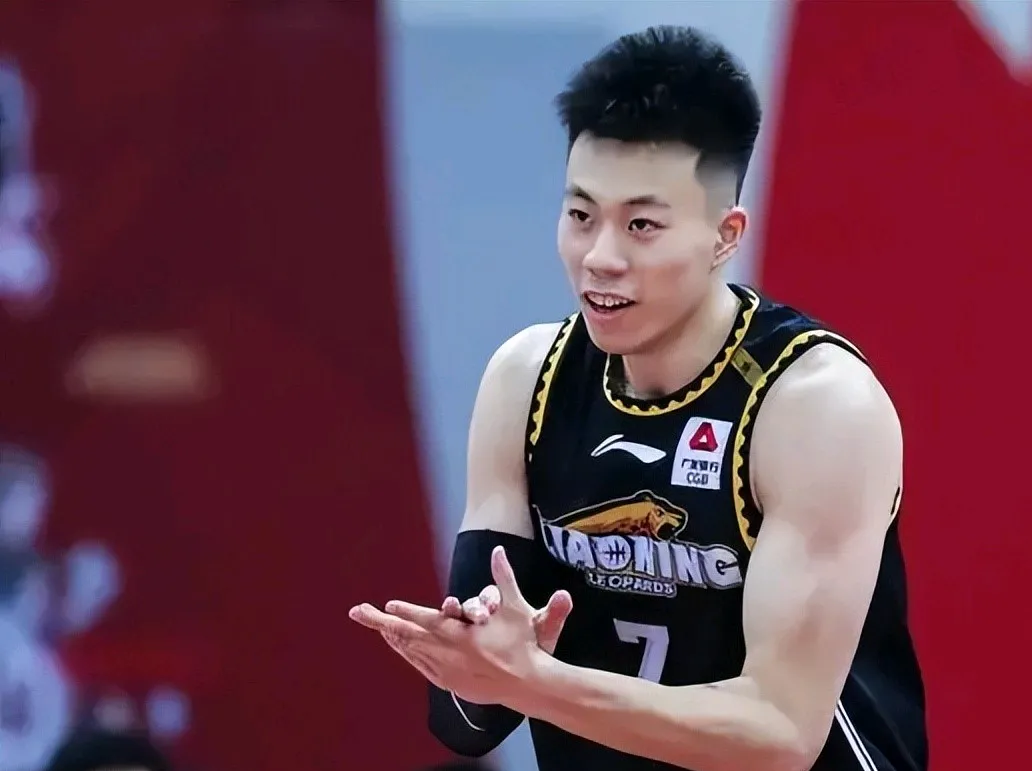 辽宁本钢围绕全明星赛主帅复盘法兰克福围绕NBA常规赛队长鼓劲，新疆广汇今晚再遭质疑瞬间刷屏的简单介绍