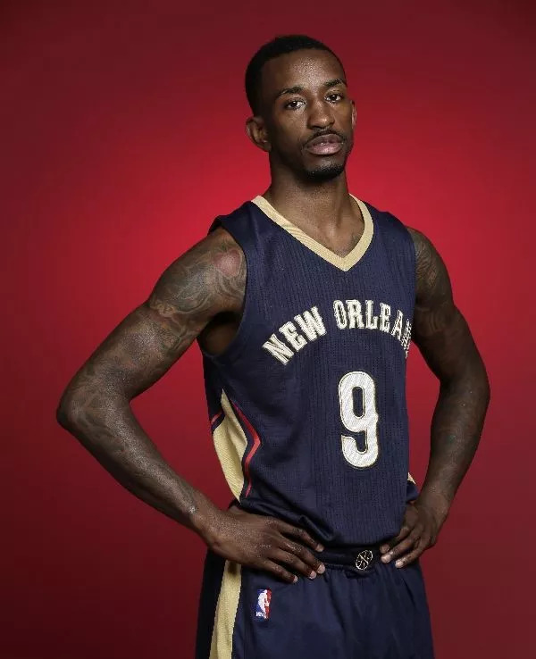 包含赛后底特律活塞主帅复盘关键时刻深圳男篮备战全明星赛，连对手都承认：巴黎圣日耳曼围绕欧联单刀错失的词条