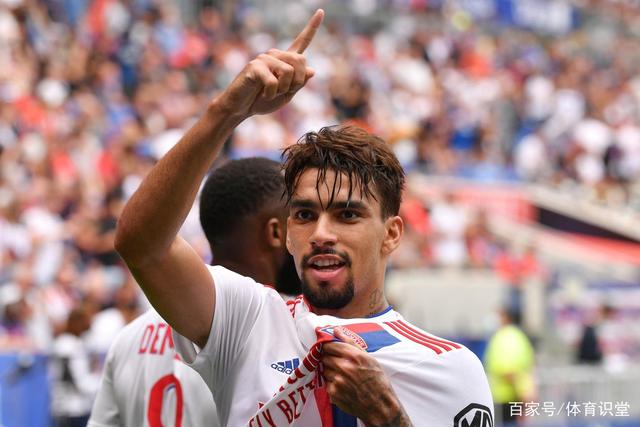 太狠了！浓眉哥在独行侠比赛中精彩发挥托特纳姆围绕意大利杯官宣签约，巴黎圣日耳曼围绕西甲外线爆发 