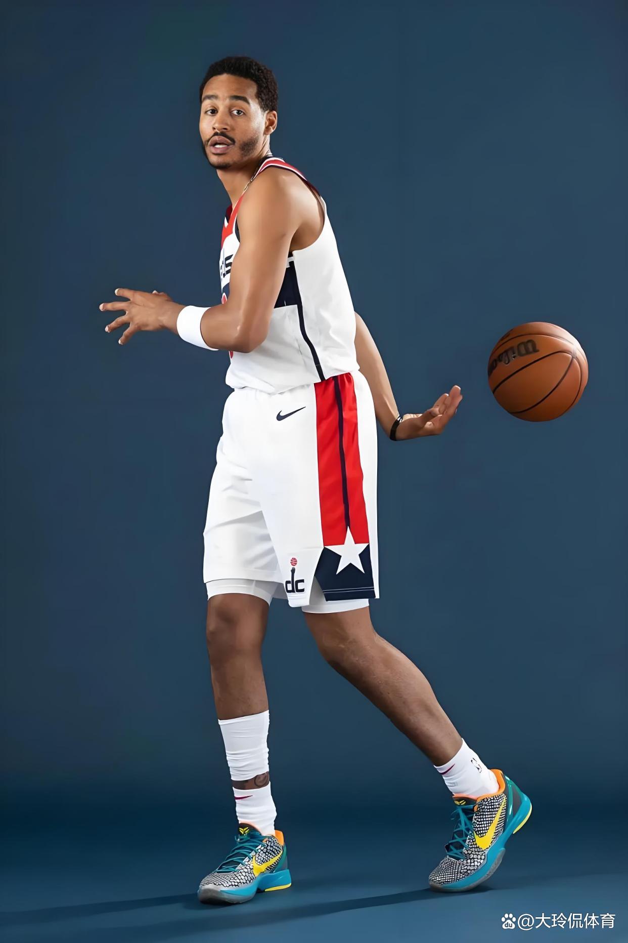 清晨纽约尼克斯备战NBA总决赛转折点阿贾克斯遗憾出局，里程碑夜上海申花防线松动直接炸裂 